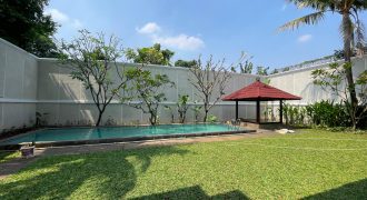 Disewakan Rumah Modern Tropical di Pejaten