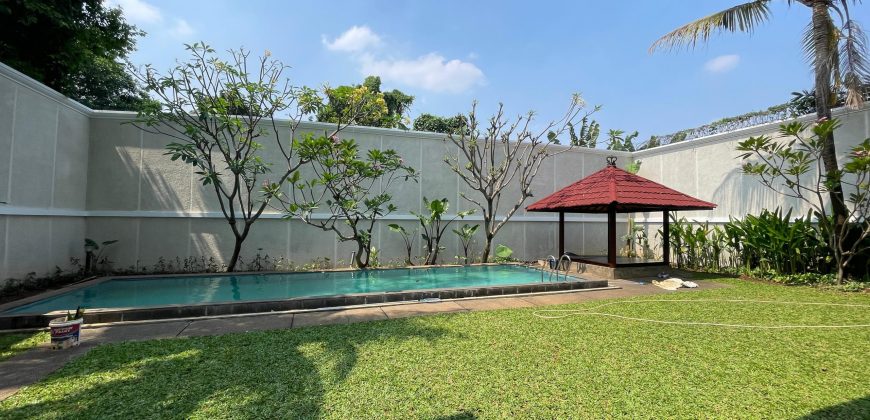 Disewakan Rumah Modern Tropical di Pejaten