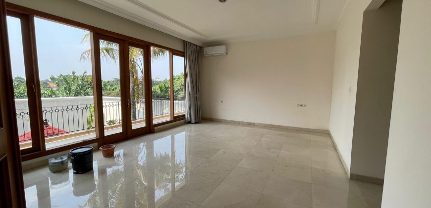 Disewakan Rumah Modern Tropical di Pejaten