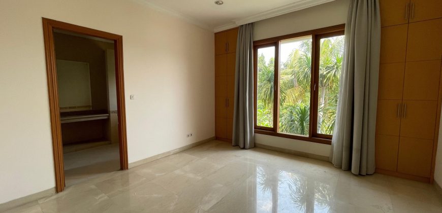 Disewakan Rumah Modern Tropical di Pejaten