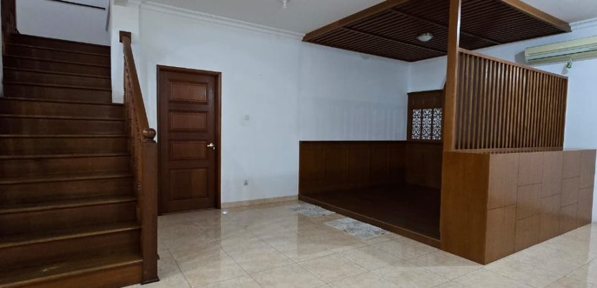 Disewakan Rumah Area Kemang Semi Furnished