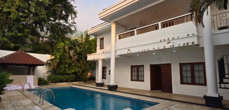Disewakan Rumah Area Kemang Semi Furnished