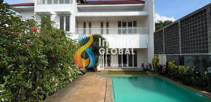 Disewakan Rumah Besar di Cilandak