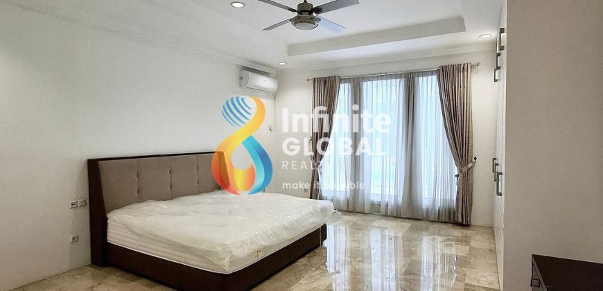 Town House For Rent Semi Furnished Near French School