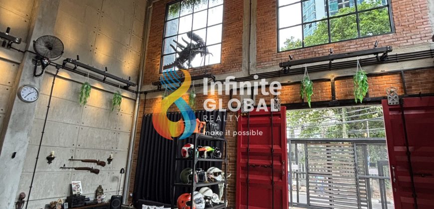 Rumah Dengan Konsep Industrial Bangunan Baru di Kawasan Elite Kuningan