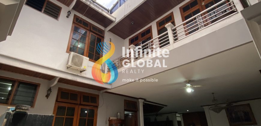 Dijual Rumah Area Pondok Indah Classic Design Dekat Dengan PIM