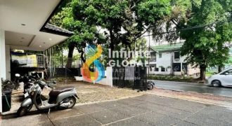DISEWAKAN RUMAH USAHA GANDARIA KEBAYORAN BARU EX CLINIC