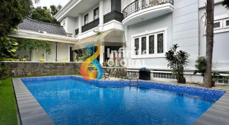DIJUAL RUMAH MEWAH SIAP HUNI HALAMAN LUAS ROW JALAN LEBAR