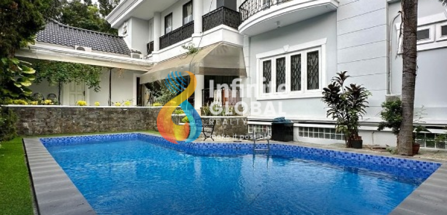 DIJUAL RUMAH MEWAH SIAP HUNI HALAMAN LUAS ROW JALAN LEBAR