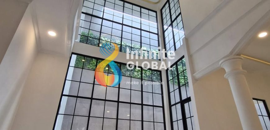 Dijual Rumah Baru Mewah 3 lantai daerah Tomang