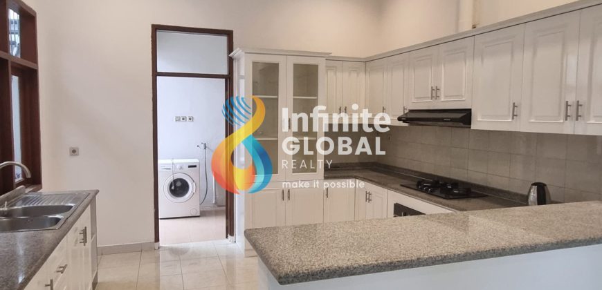 FOR RENT KEMANG DALAM AREA NYAMAN & TENANG SEMI FURNISHED