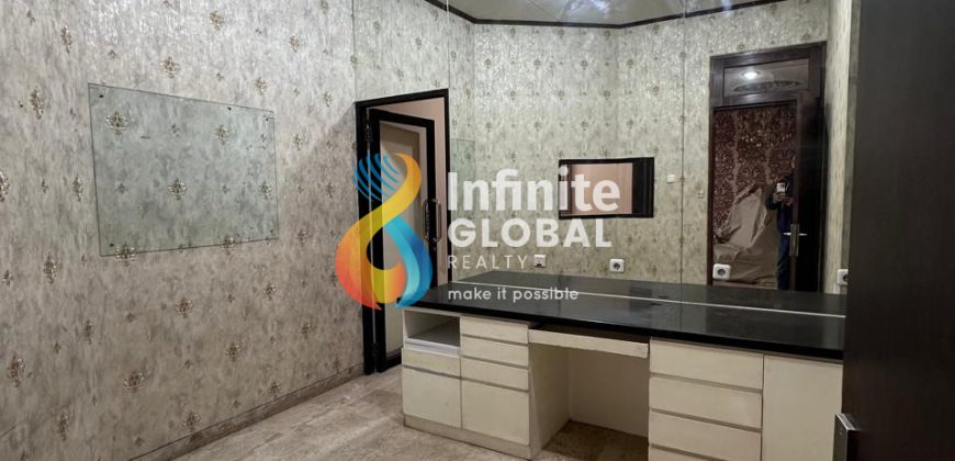 DISEWAKAN RUMAH USAHA GANDARIA KEBAYORAN BARU EX CLINIC