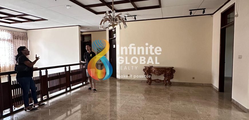 DISEWAKAN RUMAH USAHA GANDARIA KEBAYORAN BARU EX CLINIC
