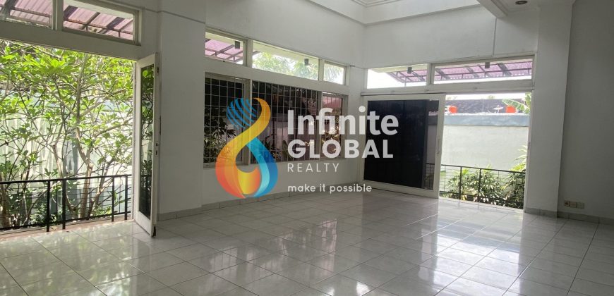 Dijual Cepat Rumah 3 Lantai di Bangka Kemang Jakarta Selatan