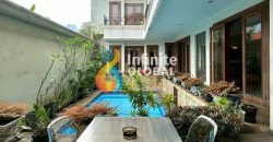 DIJUAL RUMAH MEWAH 2.5 LANTAI PRIVATE POOL  SANGAT STRATEGIS
