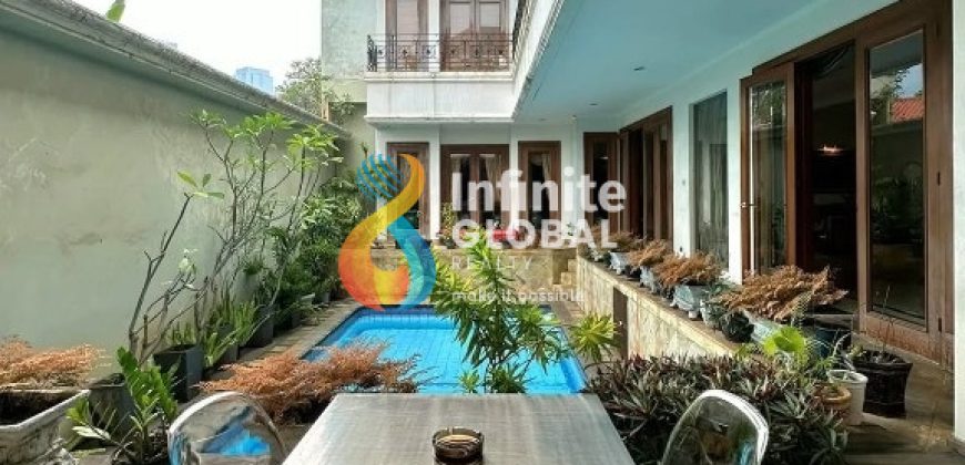 DIJUAL RUMAH MEWAH 2.5 LANTAI PRIVATE POOL  SANGAT STRATEGIS