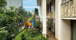DIJUAL RUMAH MEWAH 2.5 LANTAI PRIVATE POOL  SANGAT STRATEGIS
