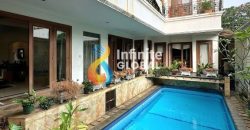 DIJUAL RUMAH MEWAH 2.5 LANTAI PRIVATE POOL  SANGAT STRATEGIS