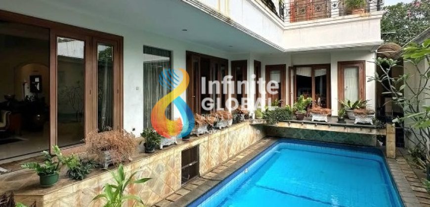 DIJUAL RUMAH MEWAH 2.5 LANTAI PRIVATE POOL  SANGAT STRATEGIS