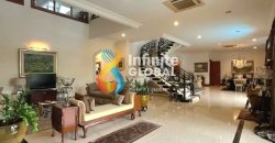 DIJUAL RUMAH MEWAH 2.5 LANTAI PRIVATE POOL  SANGAT STRATEGIS