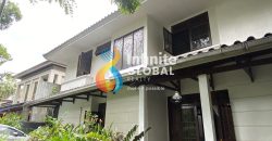 DISEWAKAN Rumah Lingkungan Asri di Kebayoran Baru