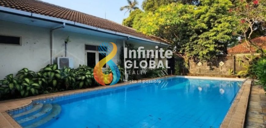 DIJUAL RUMAH KLASIK NGANTONG AREA KEMANG
