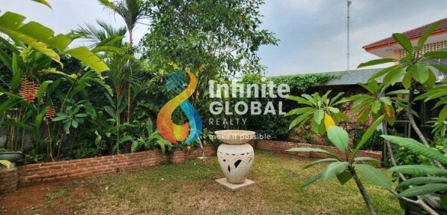 DIJUAL RUMAH TROPICAL CANTIK STRATEGIS LEBAK BULUS