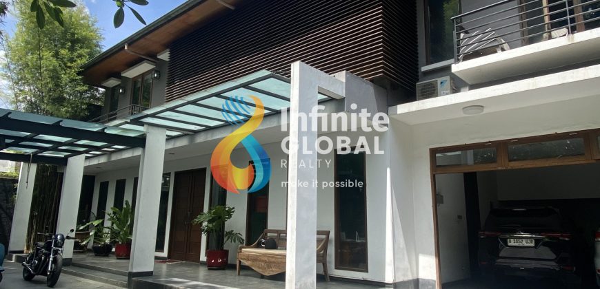 Price Drop 10M! Modern Tropical Luxury House di Kebayoran Baru LT 888 m² Private Pool