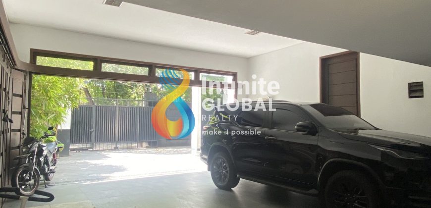 Price Drop 10M! Modern Tropical Luxury House di Kebayoran Baru LT 888 m² Private Pool