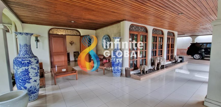 DIJUAL RUMAH KLASIK NGANTONG AREA KEMANG
