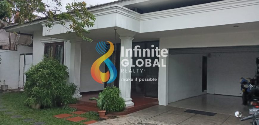 Dijual Rumah Bangunan Lama Daerah Kemang Jaksel Cocok untuk expat