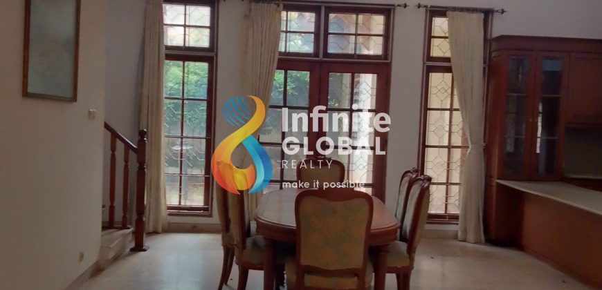 DISEWAKAN RUMAH 2 LANTAI Di JATIWARINGIN FURNISHED