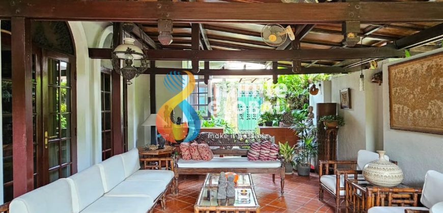 Dijual Rumah Tropical Klasik Kemang