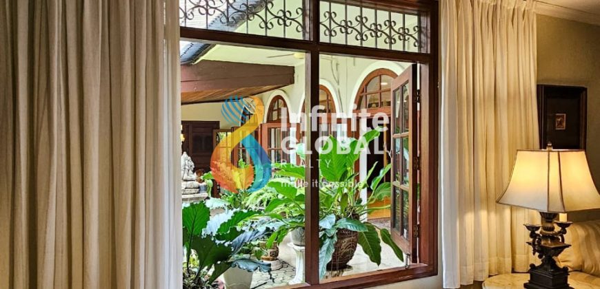 Dijual Rumah Tropical Klasik Kemang