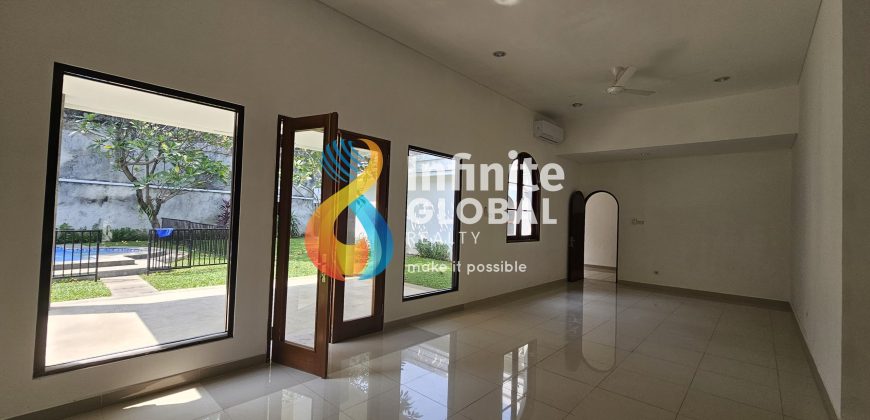 BEAUTIFUL SERENE HOUSE KEMANG WITH BIG GARDEN & POOL