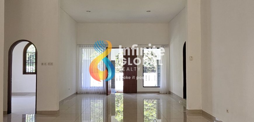 BEAUTIFUL SERENE HOUSE KEMANG WITH BIG GARDEN & POOL