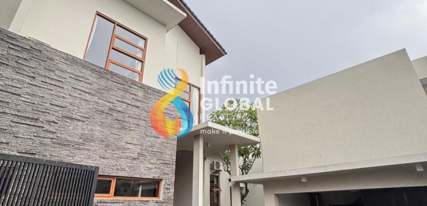 RUMAH KEMANG DALAM TOWNHOUSE AREA TENANG
