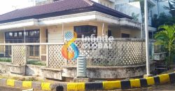 FOR SALE RUMAH HOEK 1,5 LANTAI DI INTERCON JAKARTA BARAT