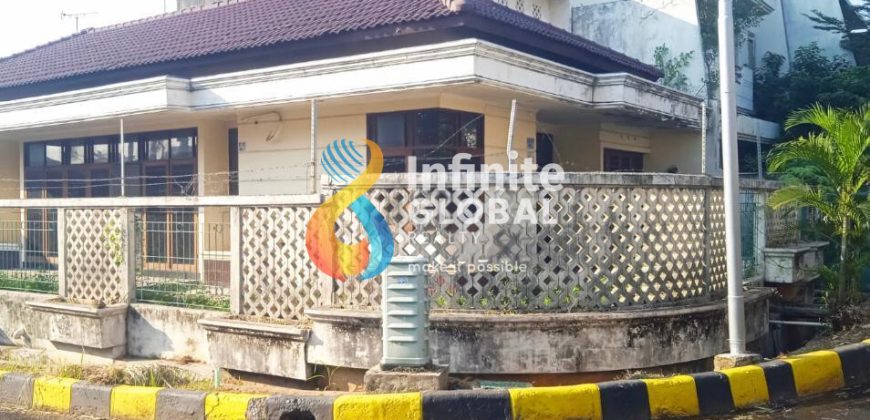 FOR SALE RUMAH HOEK 1,5 LANTAI DI INTERCON JAKARTA BARAT