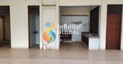 FOR SALE RUMAH HOEK 1,5 LANTAI DI INTERCON JAKARTA BARAT