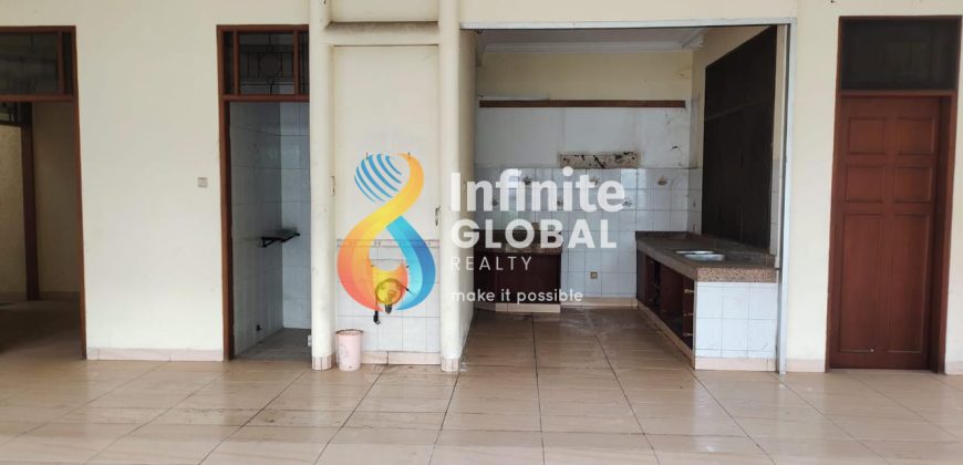 FOR SALE RUMAH HOEK 1,5 LANTAI DI INTERCON JAKARTA BARAT