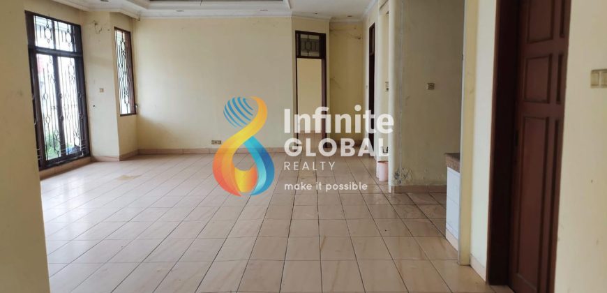 FOR SALE RUMAH HOEK 1,5 LANTAI DI INTERCON JAKARTA BARAT
