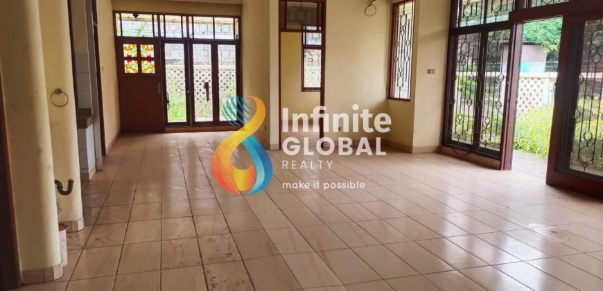 FOR SALE RUMAH HOEK 1,5 LANTAI DI INTERCON JAKARTA BARAT