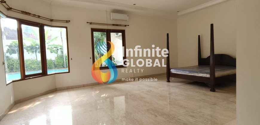For Rent Luxurious Compound House in Kemang