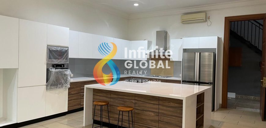 HOUSE FOR RENT KEMANG SPACIOUS LIVING ROOM