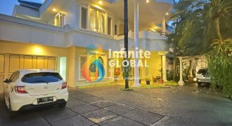 RUMAH MEWAH TERAWAT DAN SIAP HUNI TANAH DAN BANGUNAN LUAS