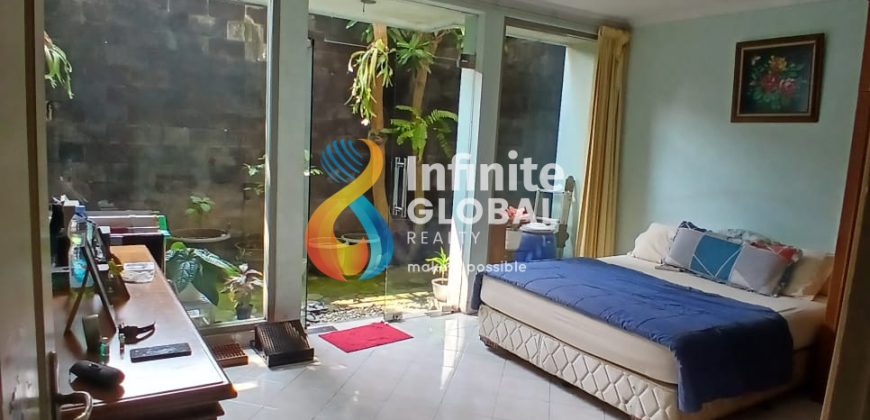Dijual Cepat Rumah 3 lantai strategis cocok untuk usaha atau kos-kosan