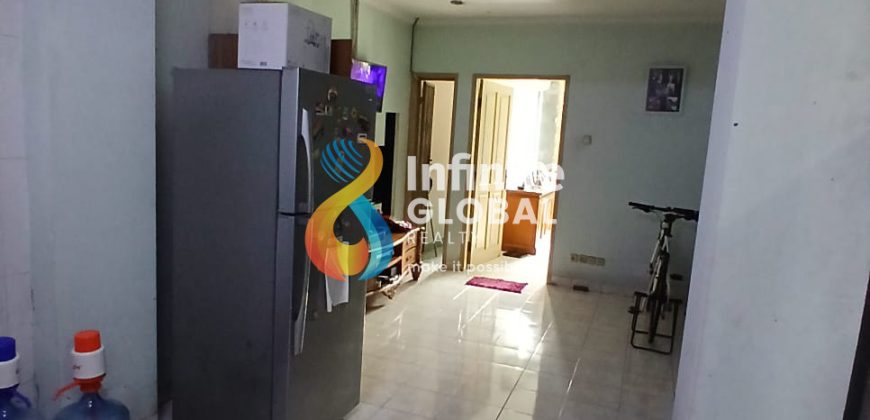 Dijual Cepat Rumah 3 lantai strategis cocok untuk usaha atau kos-kosan