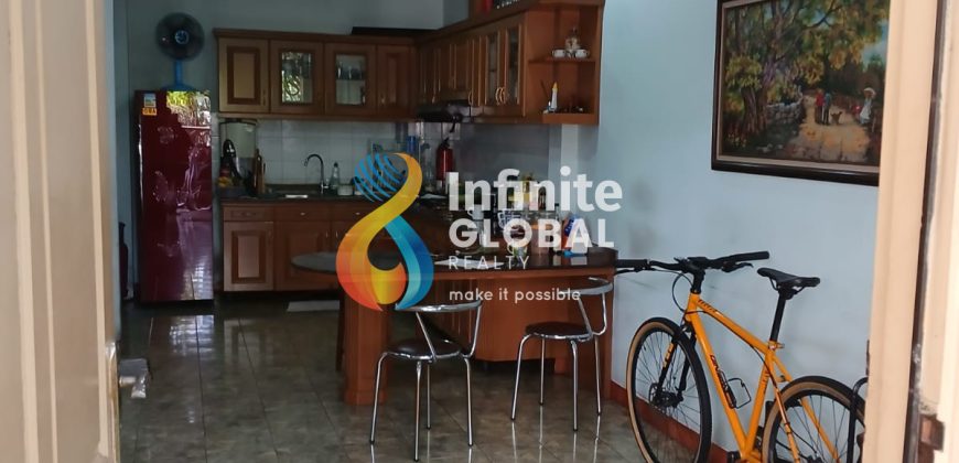 Dijual Cepat Rumah 3 lantai strategis cocok untuk usaha atau kos-kosan