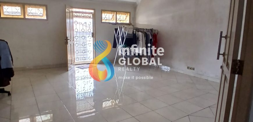 Dijual Cepat Rumah 3 lantai strategis cocok untuk usaha atau kos-kosan
